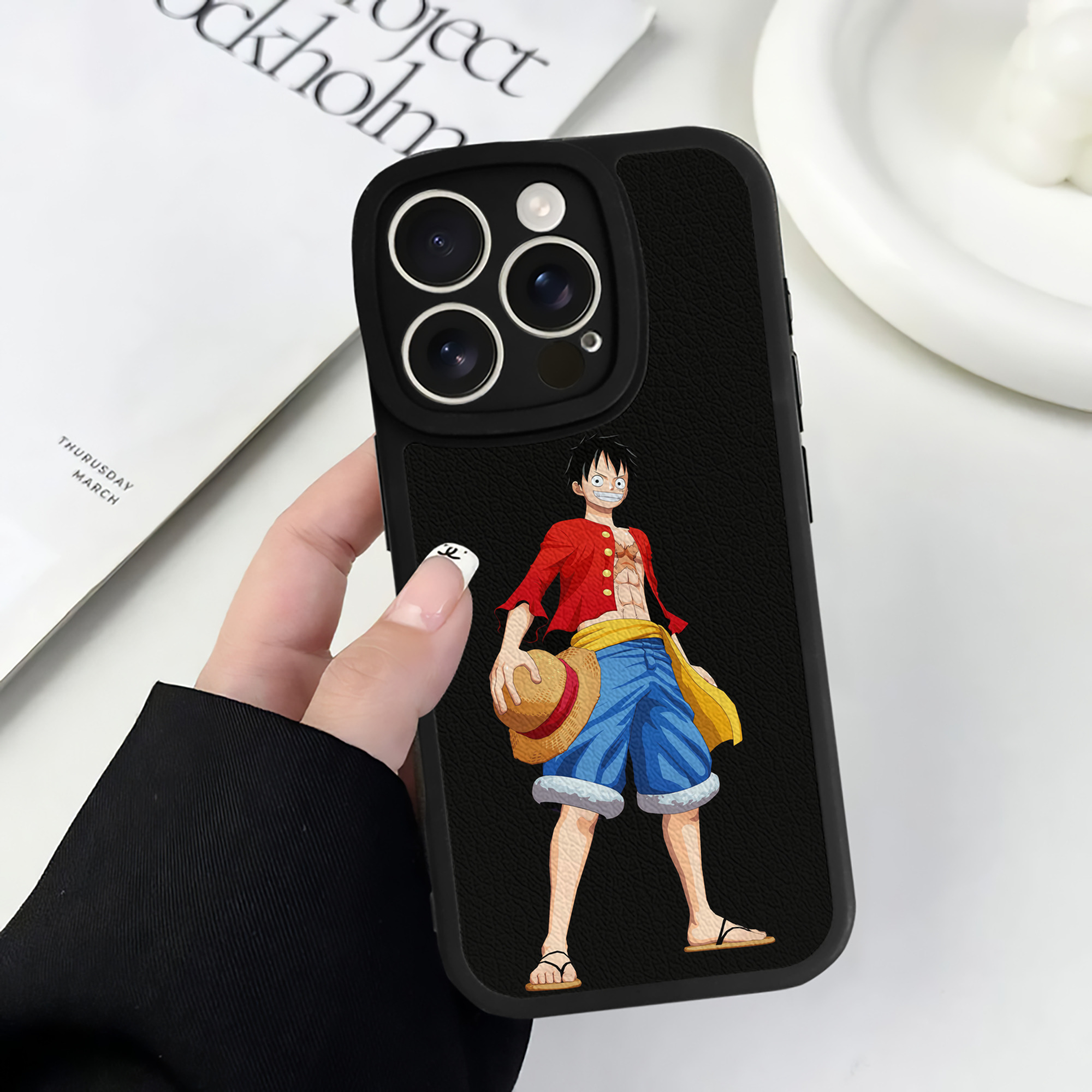 （画像用） ワンピース モンキー・D・ルフィ ONE PIECE Monkey D. Luffy 【iPhone 16シリーズ対応】シリコンスマホケース（レザー調） 材質：シリコン